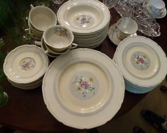 Set of Royal Doulton china, Burnham pattern