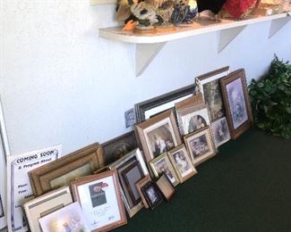 Lots of decorative framed art prints