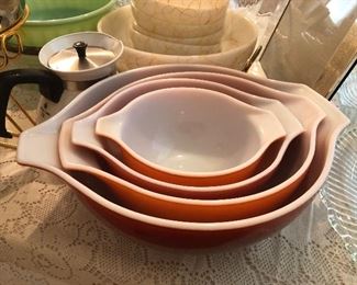 Pyrex Cinderella Bowls
Nesting set of 4
Pattern: Autumn Harvest