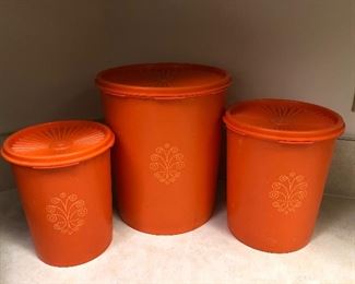 Tupperware set of three Servaliers
Orange