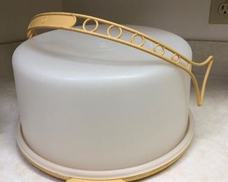 Tupperware cake keeper and handle