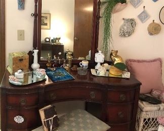 Vintage Duncan Phyfe style vanity with tilting mirror
Wall pockets