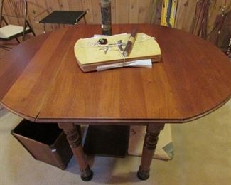 Nice drop leaf table with pads