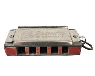 Lot 109-1
Vintage F.A. Rauner "My Little One" Miniature Harmonica