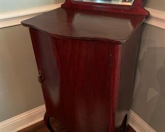Antique traditional Queen Anne Mahogany sheet music/record cabinet. 