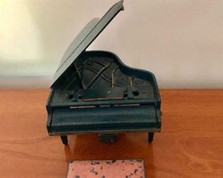 $150 Arcade Cable  Grand Piano vintage Cast Iron Miniature metal piano with bench.  5" W, 5.5" D, 7.5" H. 