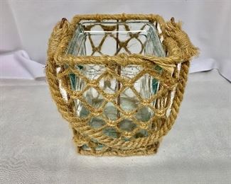$20 Single vase with netting decor