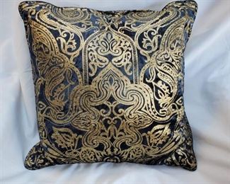 Crushed velvet, metallic 20" pillow
