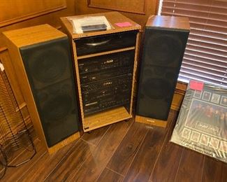 Awesome Pioneer Stereo System with all components and Turn table