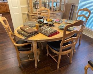 Stanley Furniture Country French Dining Room Suite