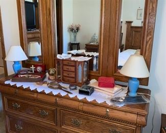 Eagle Industries 7-Draw Dresser w/Mirror