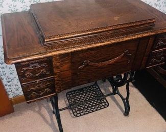 oak sewing machine