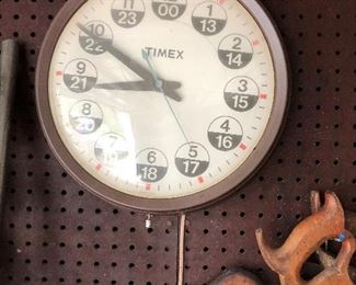 VINTAGE TIMEX CLOCK 