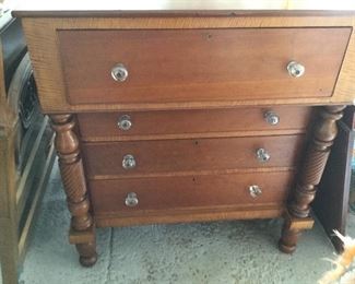 Antique 4 drawer chest w/clear knobs