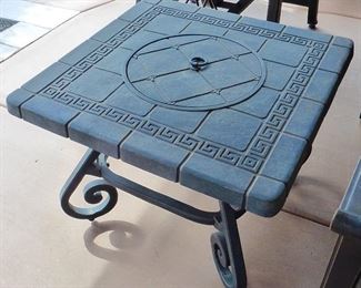 Ice bucket side table to keep drinks cold