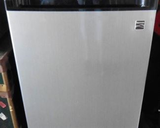 Kenmore 4.4 cu ft refrigerator 2017