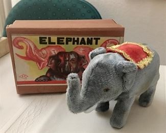 Vintage wind up elephant-Japan-has key and works
