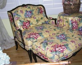Item 21:
Vintage Floral Upholstered Oversize Chair with Large Ottoman - Approx 37" wide - Excellent condition!
Asking Price: $295.00
