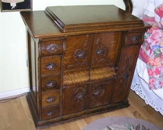 Item 73:
Antique 1910 Singer Treadle Sewing Machine in Beautiful Tiger Striped Oak Cabinet! Amazing condition! Serial #G2633287
Asking Price: $375.00
