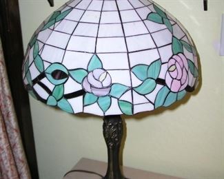 Item 74:
Vintage Tiffany Style Lamp - 25" tall x 17" wide - great condition
Asking Price: $89.00
