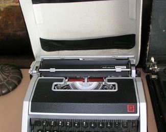 Item 107:
Vintage Manual Typewriter - Olivetti Underwood - Lettera 33 - with Case
Asking Price $69.00

