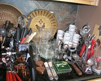 Lots of wonderful kitchen items!