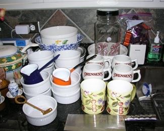 Lots of wonderful kitchen items!