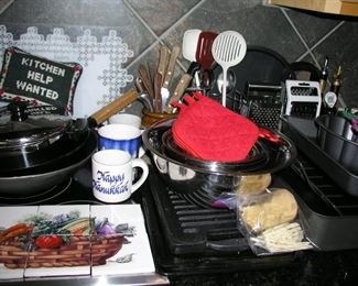 Lots of wonderful kitchen items!