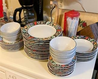 Dinnerware, Dishes
