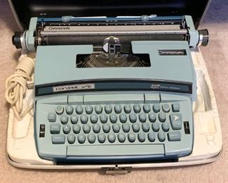 Vintage Electric Smith Corona Typewriter 