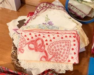 Vintage Hankerchiefs / Hankies