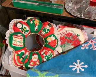 Christmas Decor & Ornaments - Wreaths