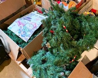 Christmas Decor & Ornaments - Garland