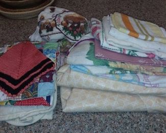 Kitchen Linens with Pot Holders