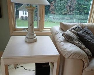 END TABLE - COLUMN LAMP WITH SHADE