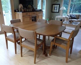 OAK TABLE WITH 6 - CHAIRS AND LEAVES - CUSHION CHAIRS