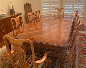 Dining table set with 8 chairs and 2 24' leaves and table pads 