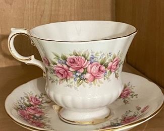 By appointment her majesty the queen China Potters Paragon Flower Festival tea cup