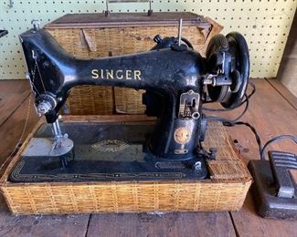 1957 Singer portable seeing machine