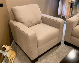 Lot #830 - $150 - Contemporary Armchair 