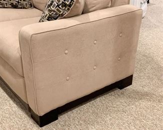 (detail of the sides)