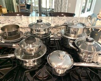 lots of pots/pans/kitchenware 