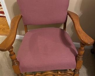 Vintage upholstered side chair in great condition!