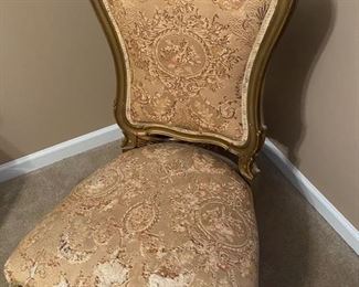 Nice Victorian parlor chair! Just needs to be recovered. 