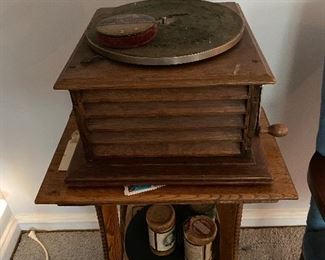 Antique RCA Victor Victrola Talking Machine. Hand Cranks, Metal Plate RCA Victor. With Needles/Brush. Antique Oak Occasional Table