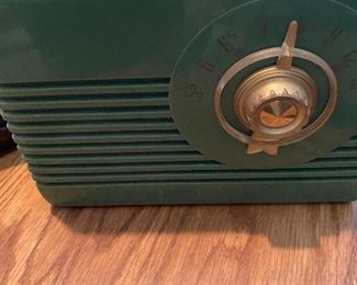 Wards Airline Bakelite Green Radio