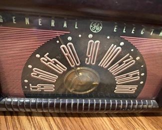 Bakelite GE Radio