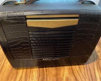 Bakelite RCA Victor Tube Radio