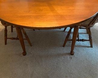 Vintage Maple Dining Table with 2 Leaves, 2 Arm Chairs, 4 Side Chairs