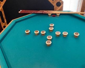 Bumper Pool with 2 Sticks Has Billard Balls